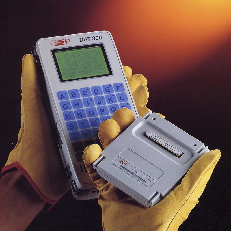 Robuster-Handcomputer-mit-herausnehmbarem-Speicher_DAT300